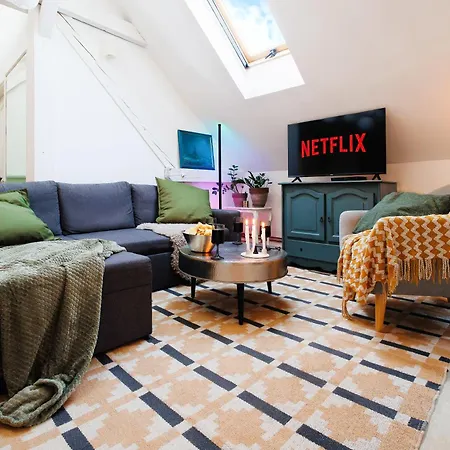 Pintrst-penthouse Old Town Renovated Apartment *